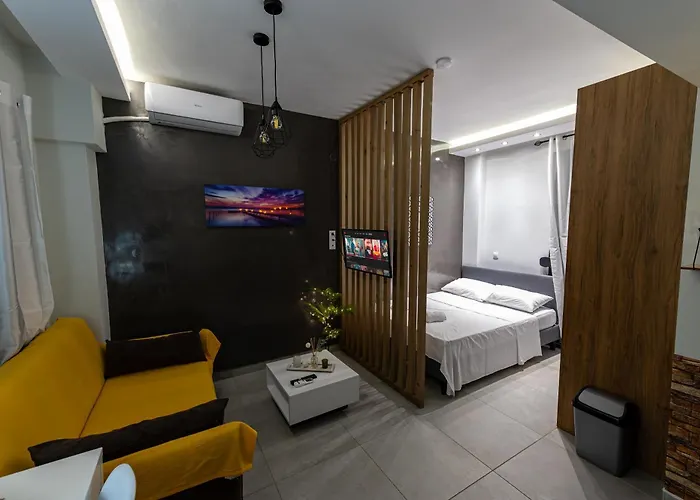 Modern In Historic Old Town With Private Terrace Салоники