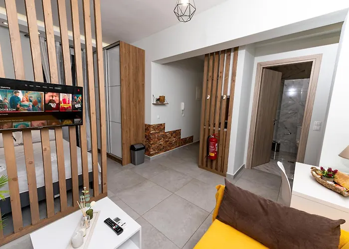 Апартаменты Modern In Historic Old Town With Private Terrace Салоники