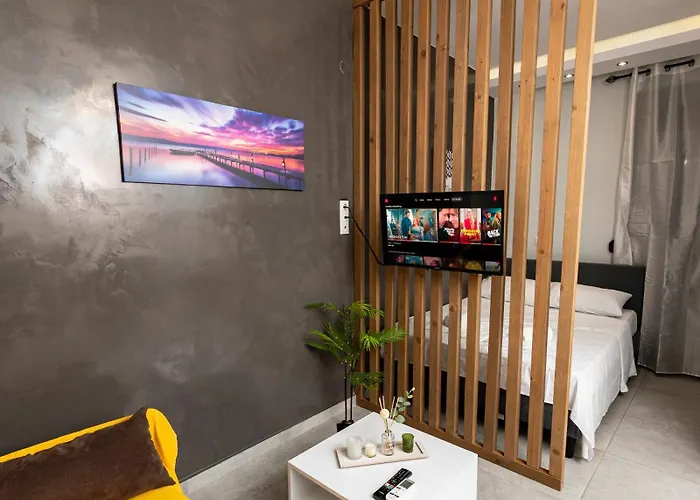 Modern In Historic Old Town With Private Terrace Апартаменты